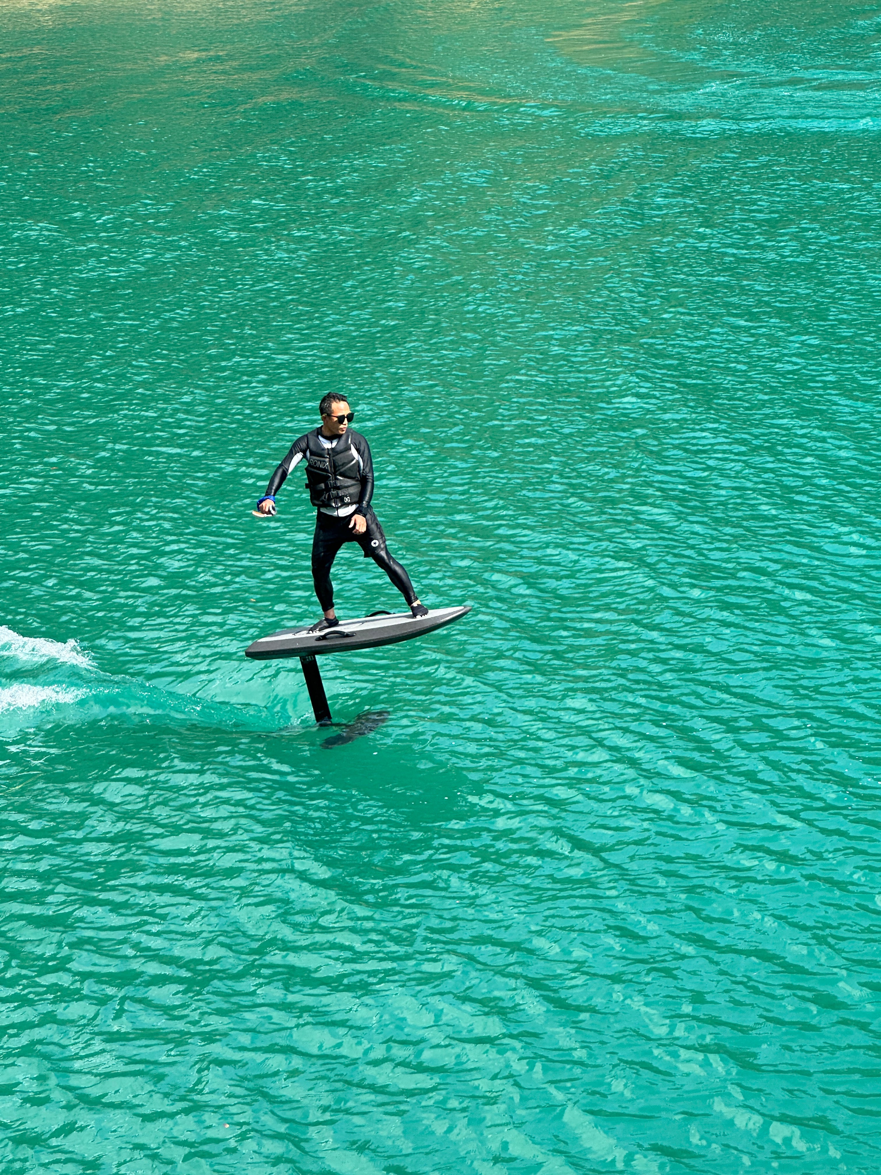 Electric Foil Board vs. Electric Surfboard: Making a Splash with Style!